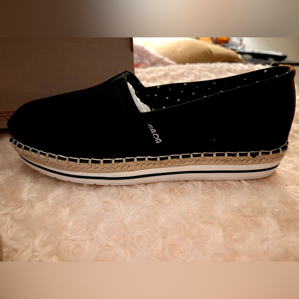 NWT in box. Bob’s by Sketchers memory foam. Black, size 7.5